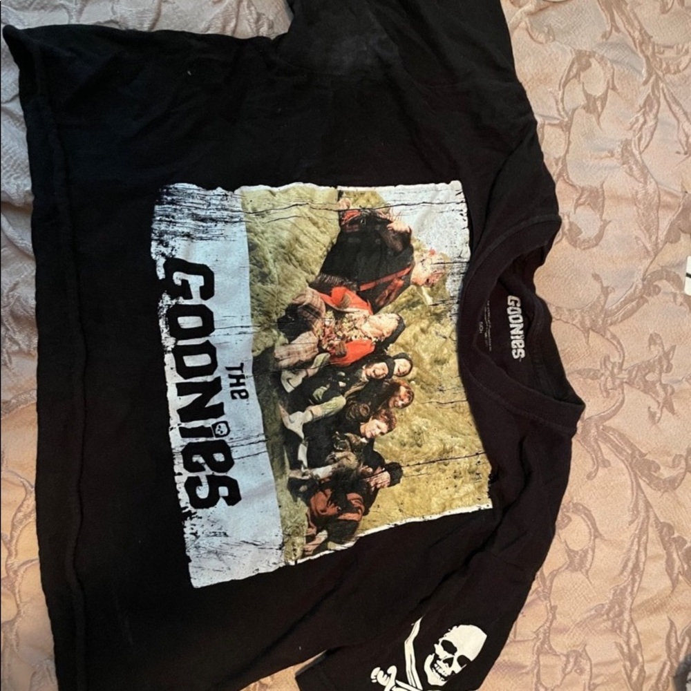 Graphic crop top tee